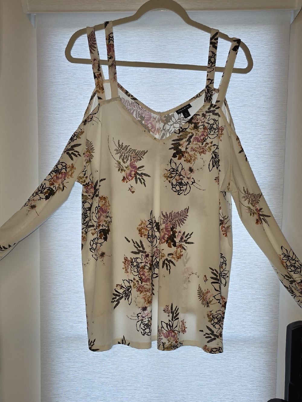 torrid Cream Floral Cold-Shoulder V-Neck Top